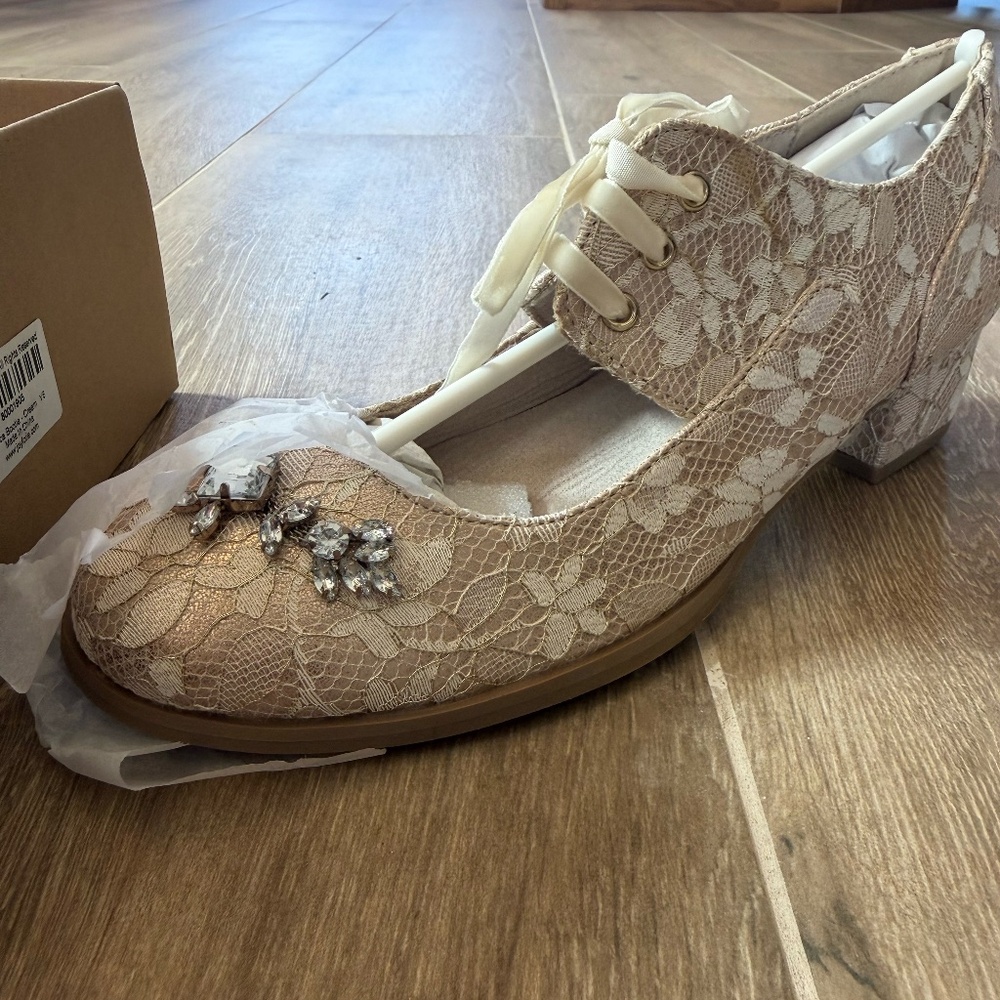 Joyfolie Tribeca Bootie in Cream - Picture 2 of 4